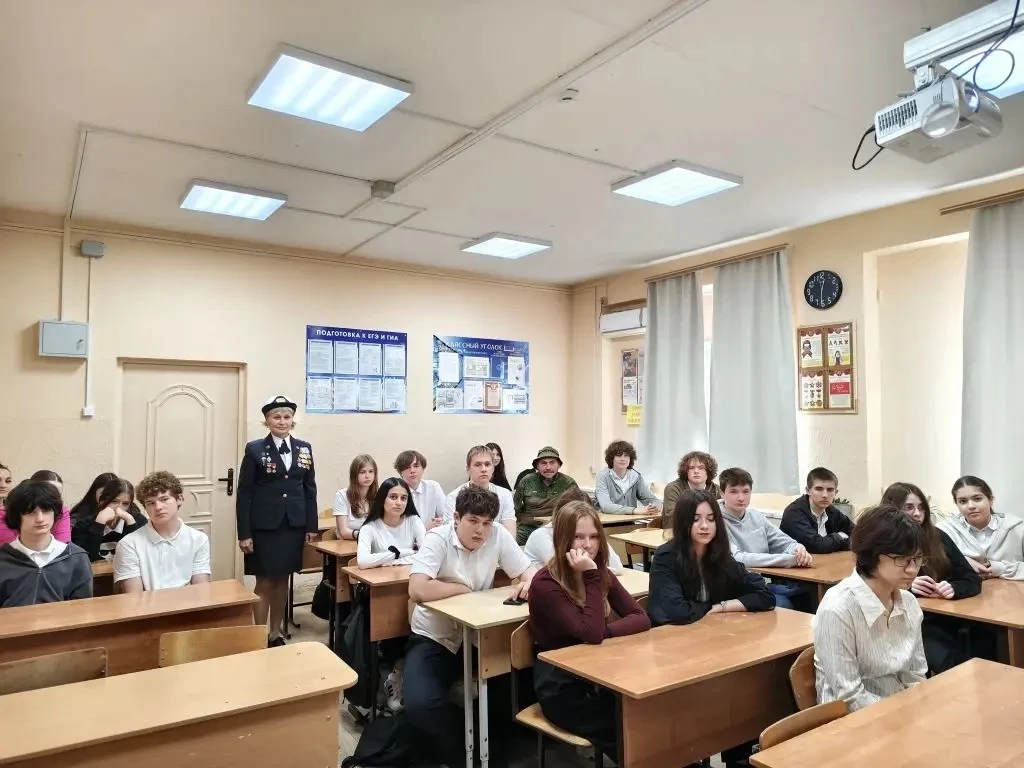 В 9 «Г» классе МБОУ СОШ №4 имени А.В. Суворова прошла встреча в рамках патриотического воспитания по