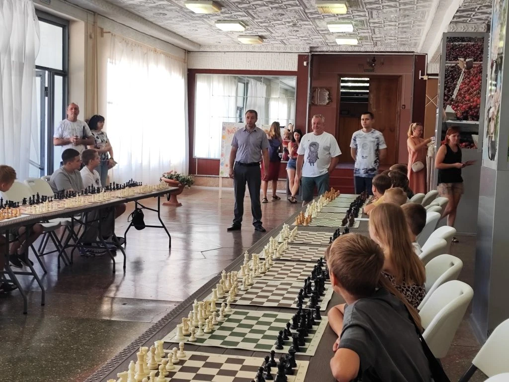 🏆 Сегодня в СДК п. Садовый прошёл Сеанс одновременной игры по быстрым шахматам, с участием Андрея К