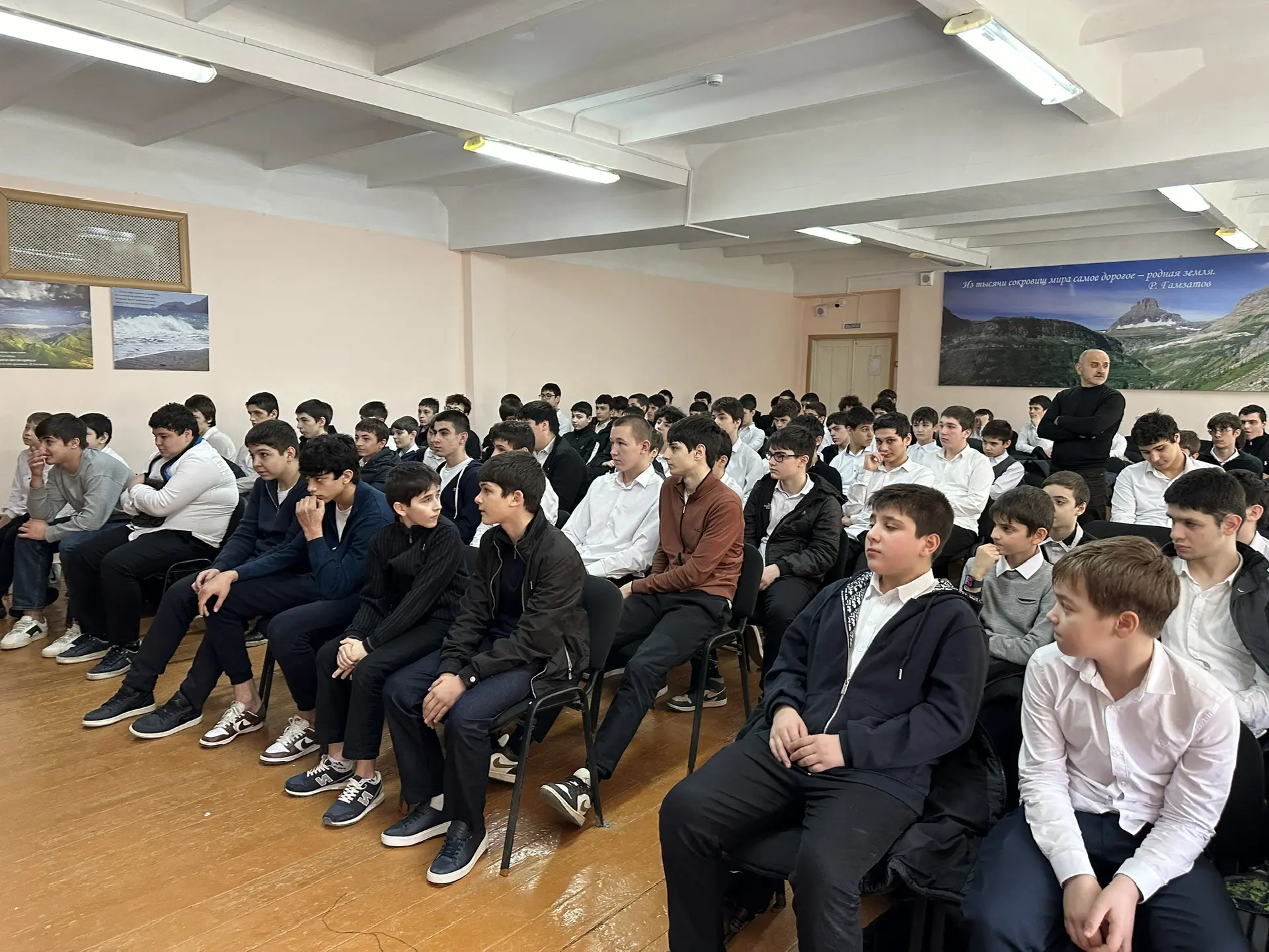 Сегодня, 18 февраля, в актовом зале школы состоялась встреча представителей  Муфтията РД и участнико
