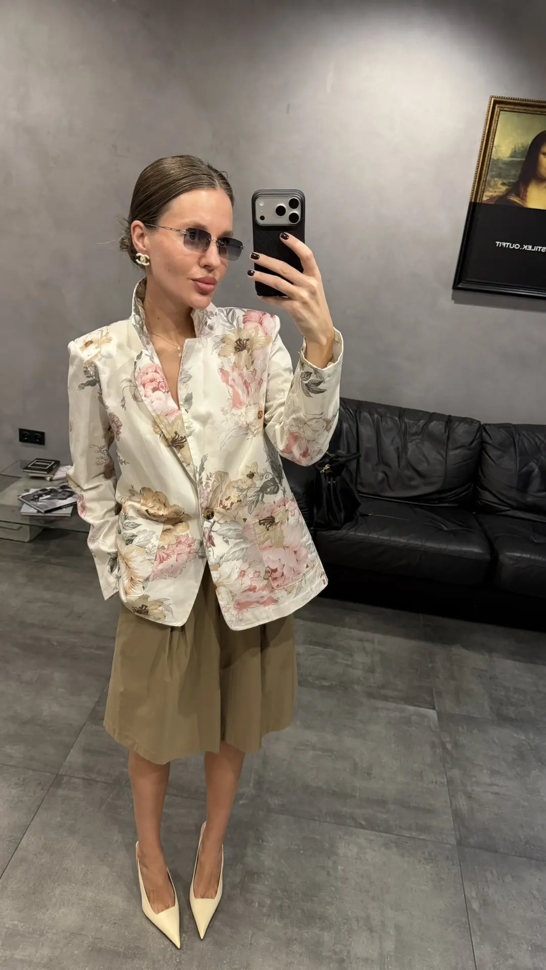 🌸 Костюм из тонкого денима светлого оттенка с цветочным принтом — это про лёгкость, ро...
