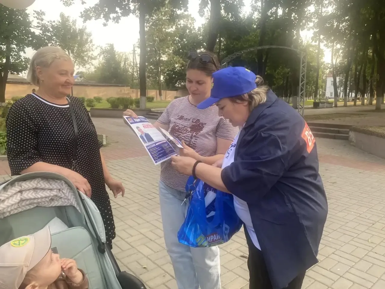 👥 В городах и районах Курской области партийцы ведут открытый диалог с жителями