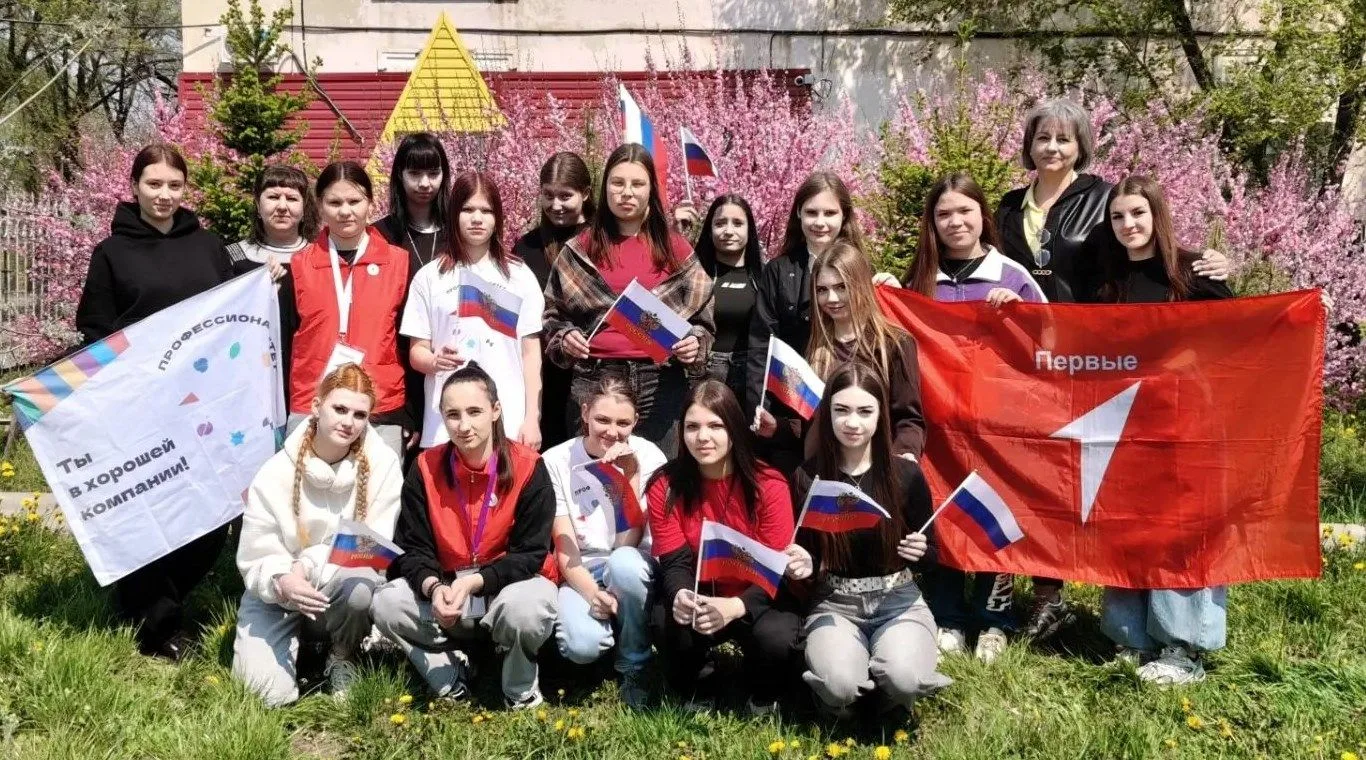 ❗️Амбассадоры ФП «Профессионалитет» и активисты Движения Первых РИТ в честь 🇷🇺 Дня Го...