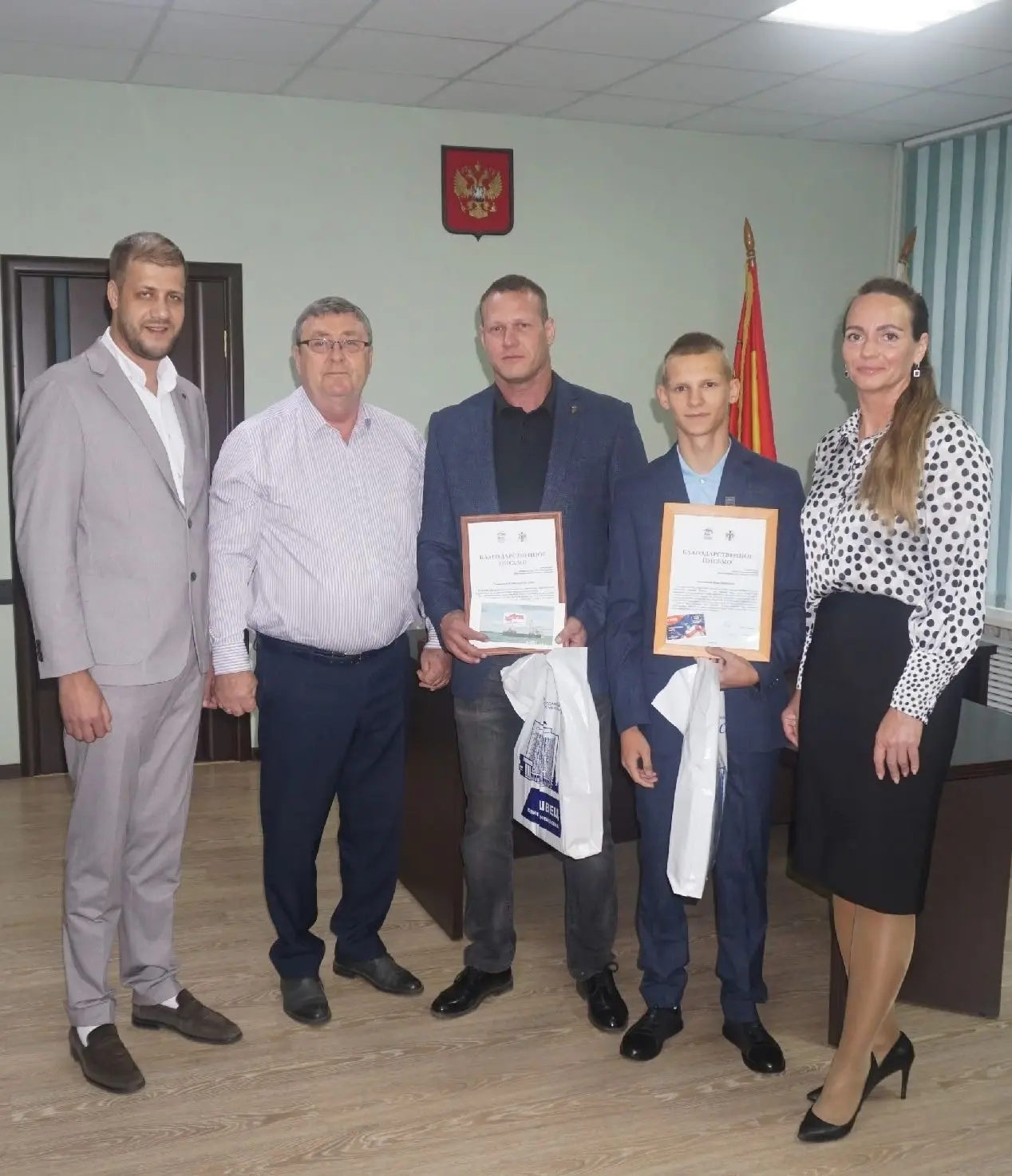 Депутаты сделали подарок обладателю Кубка мира по рукопашному бою из Куйбышева