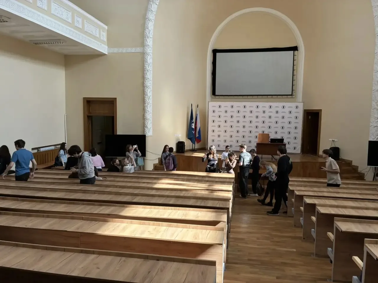 🎤МЕДИАКАНИКУЛЫ🎤  🎓Ученики 10 - медиа класса нашей #ШколаТропарево окунулись в мир современных медиа 