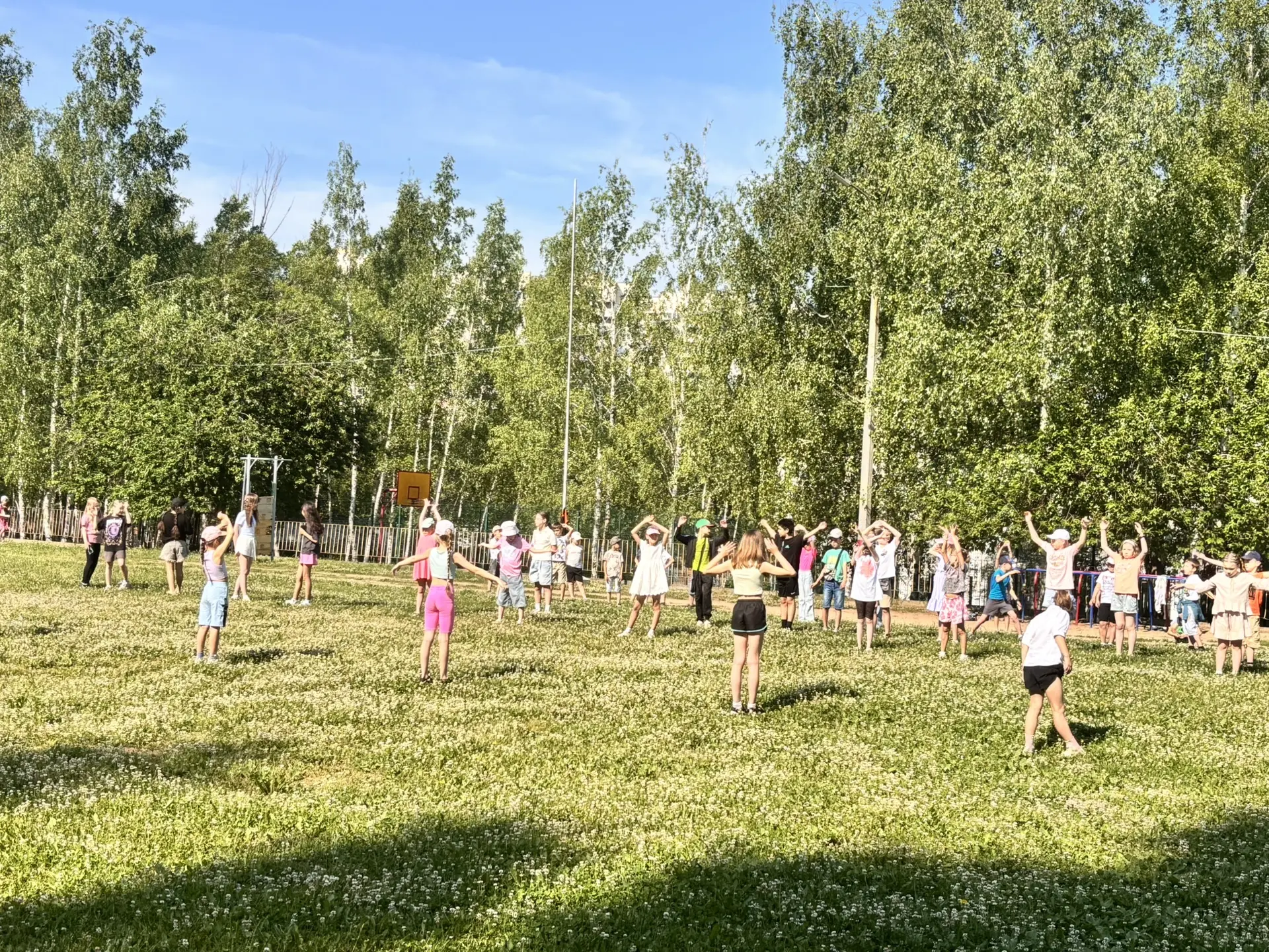✨В пришкольном лагере «Страна здоровья» сегодняшний день прошёл под девизом «Весело, полезно, дружно
