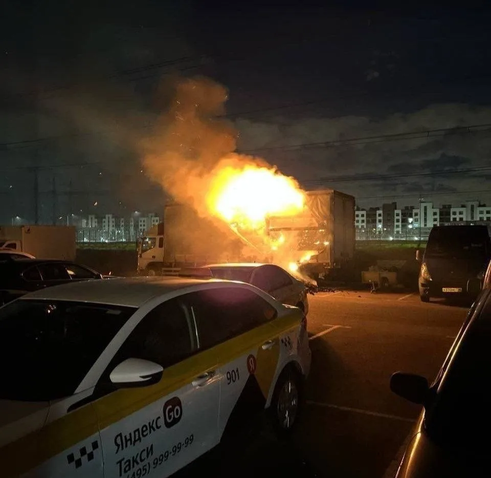 🔥 В ЖК Мытищи Лайт на парковке ночью сгорел автомобиль.