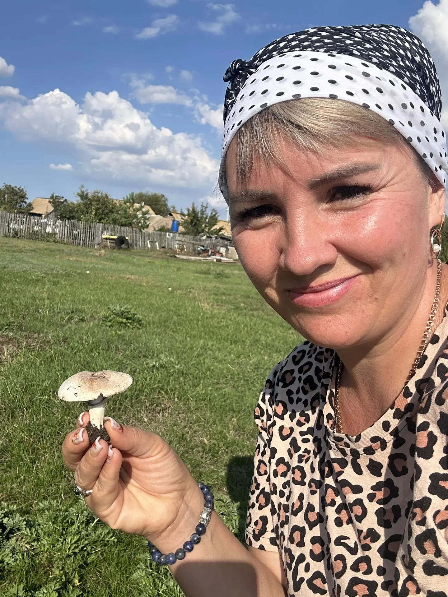 Пошли собирать картошку-Вова накопал.По дороге собрали грибочки 🍄‍🟫😉👍