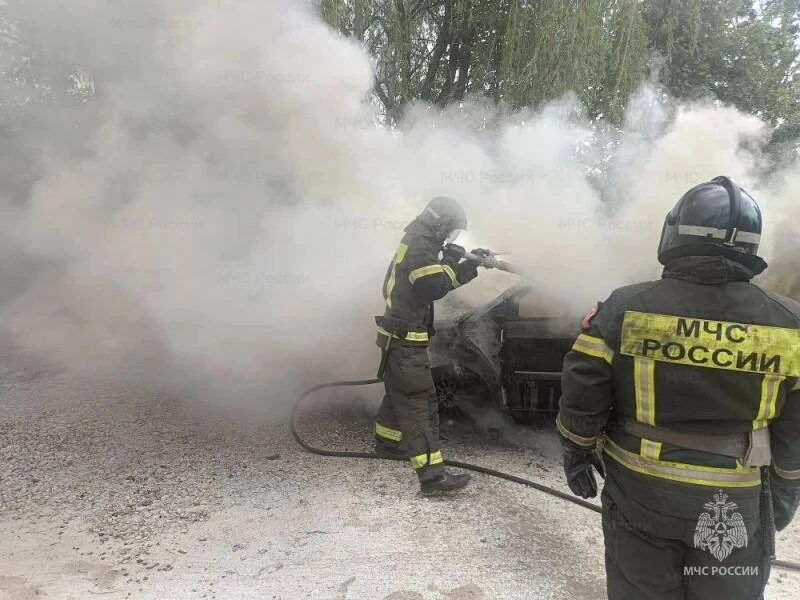 ❗️5 человек эвакуировали на пожаре в Орле   Сотрудники орловских пожарно-спасательных подразделений 