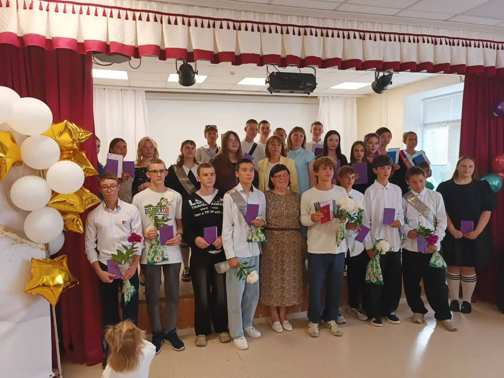 🎉Сегодня в стенах школы царила особая атмосфера — волнение, радость и немного грусти смешивались в 