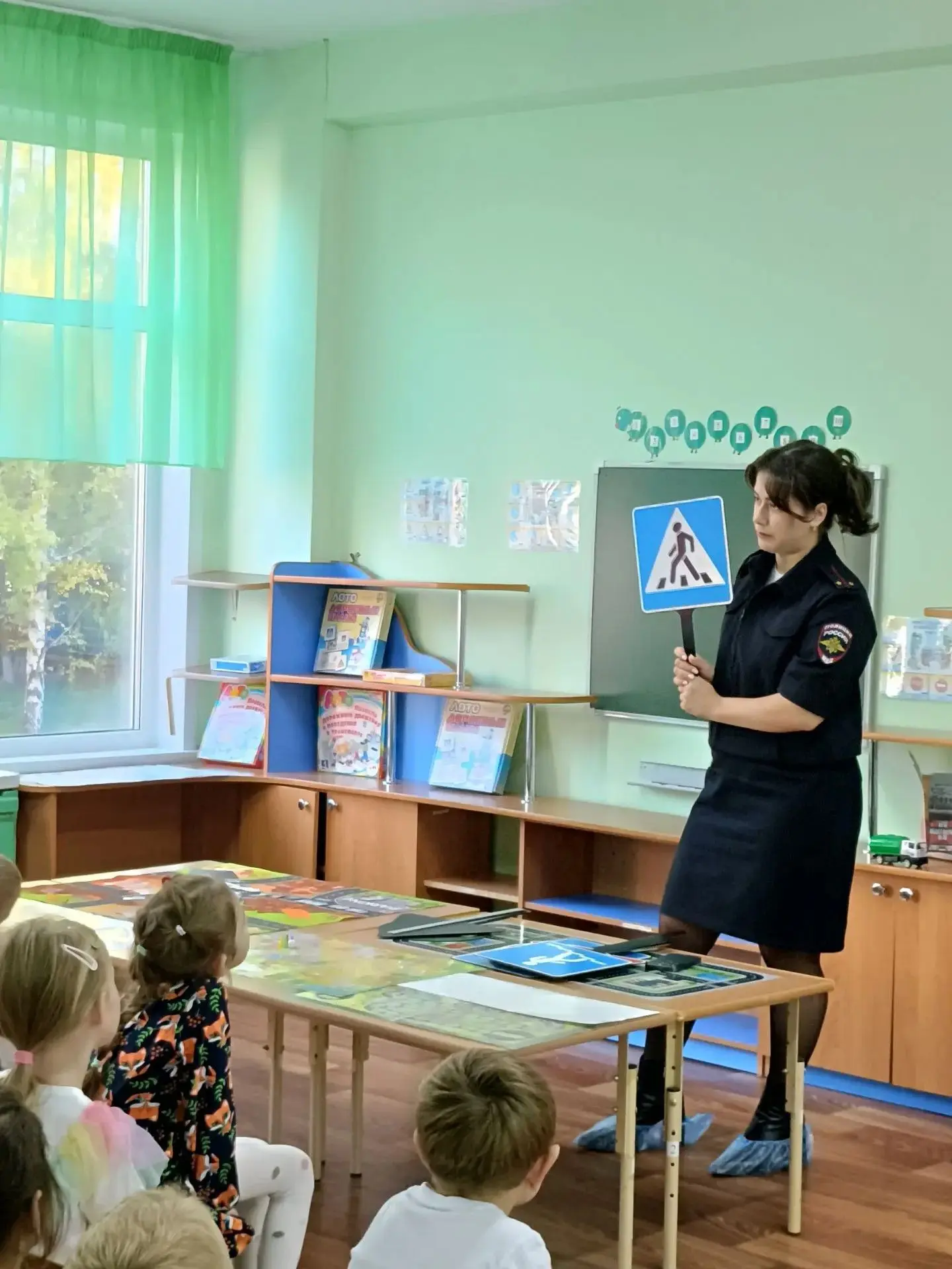 В рамках месячника безопасности. В наш детский сад заглянул инспектор ОПБДД ОГИБДД УМВД...