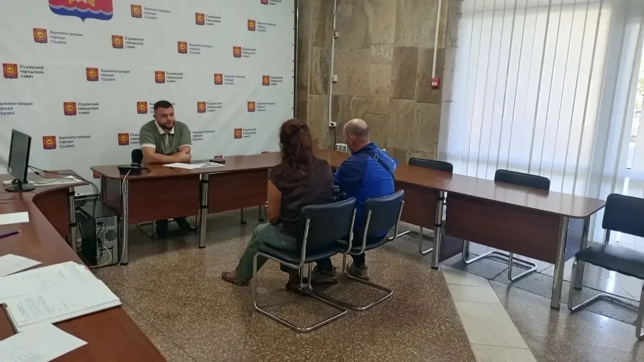 Кирилл Чебышев провел очередной личный прием граждан в администрации Судака.