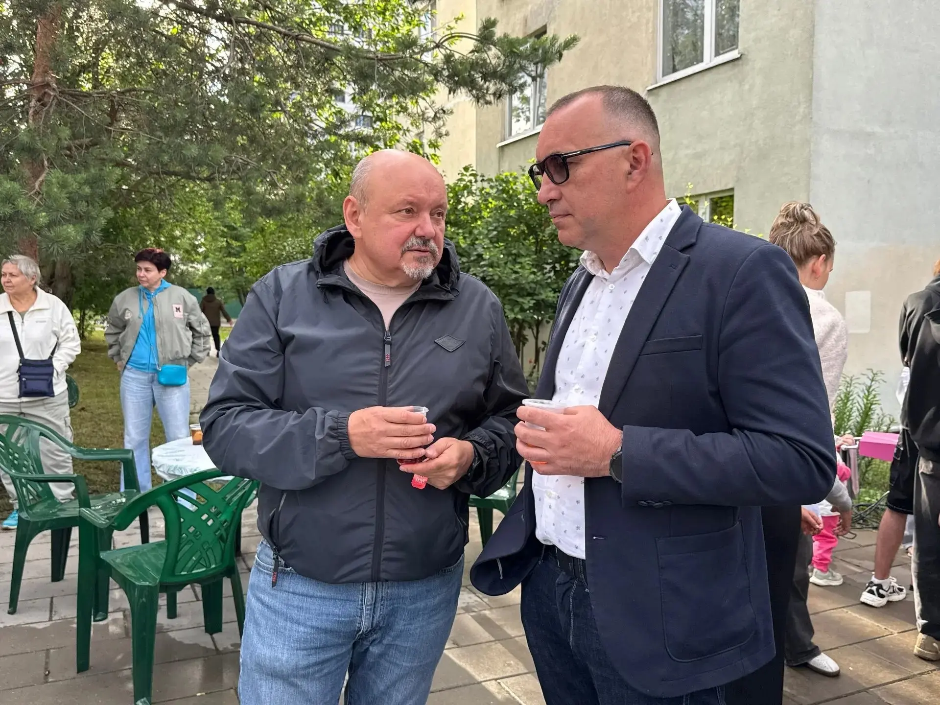 Алексей Зотов провел обход на Радужной улице 

Глава управы района Троицк, совместно с жителями, спе