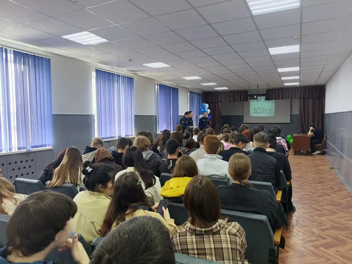 В преддверии празднования 81-й годовщины Победы в Великой Отечественной войне сотрудник...