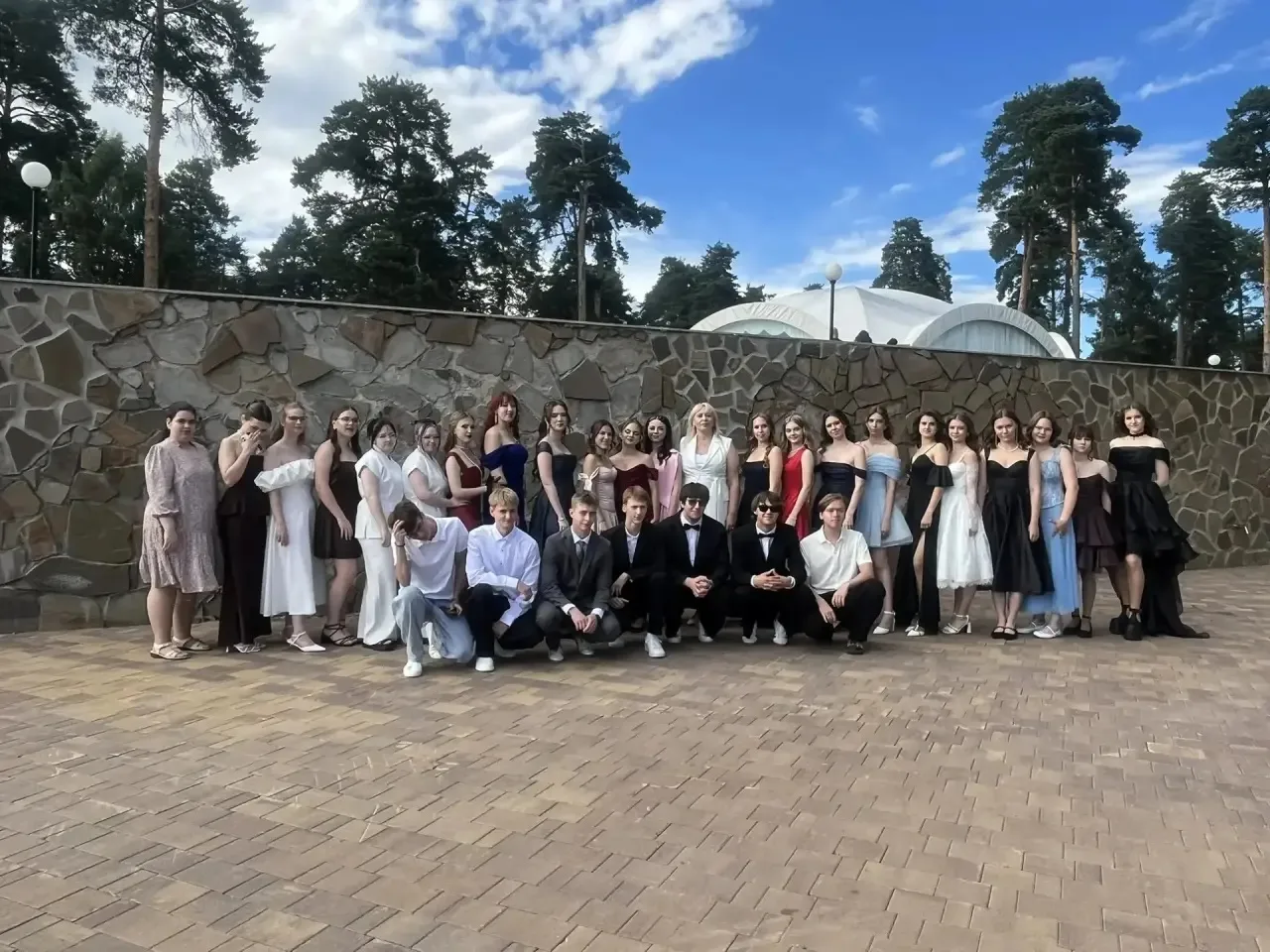 🎓 ПОЗДРАВЛЯЕМ ВЫПУСКНИКОВ 11 КЛАССА С ПОЛУЧЕНИЕМ АТТЕСТАТОВ! 🎉 
 
В нашей школе прошло торжественн