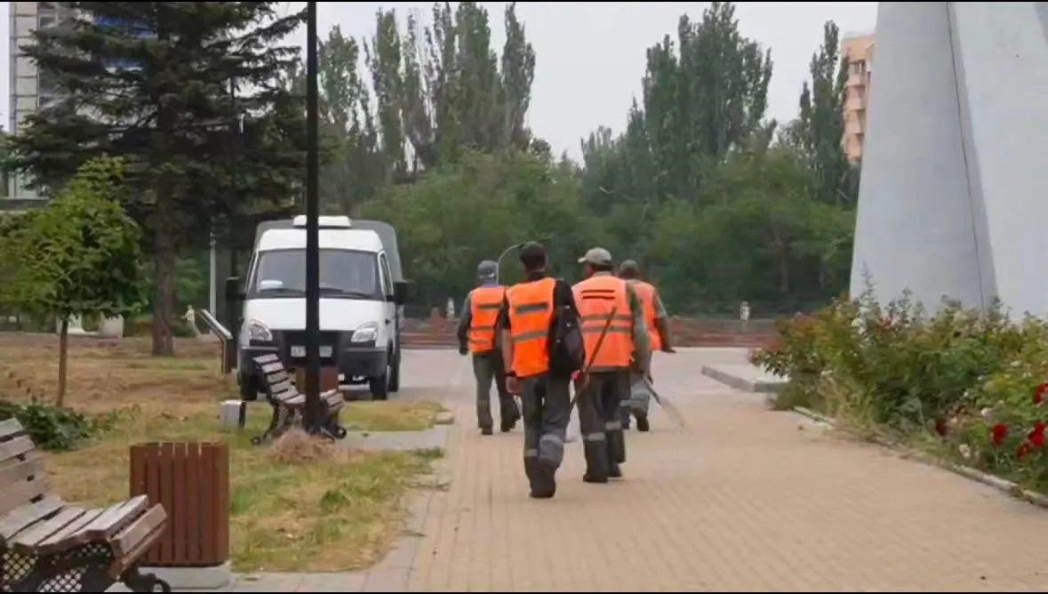 🧹 В Мариуполе благоустроили более восьми гектаров территории парка 50-летия Победы.

Специалисты пр