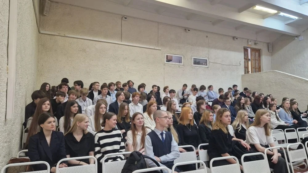 ## 🇷🇺 Урок мужества, который запомнится надолго  В нашей школе состоялся **урок мужества**, посвящён