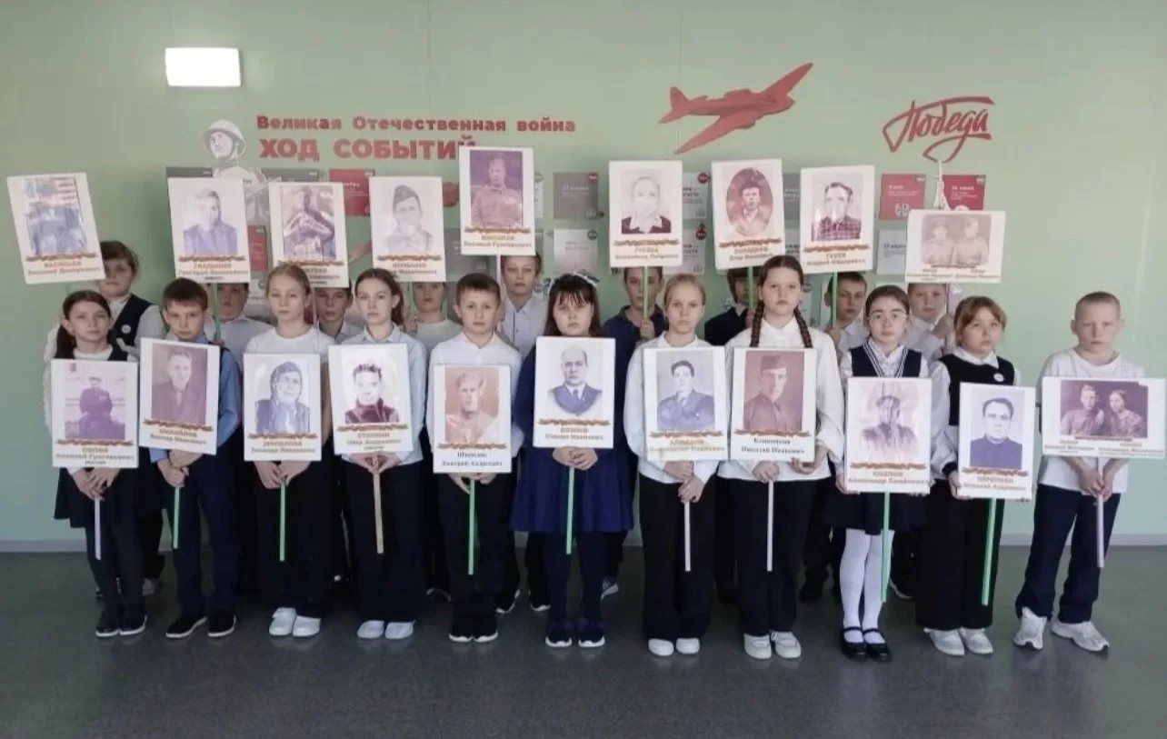 🕯Сегодня наши сердца бились в одном ритме со всей страной. Активисты «Движения Первых» и «Орлята Рос