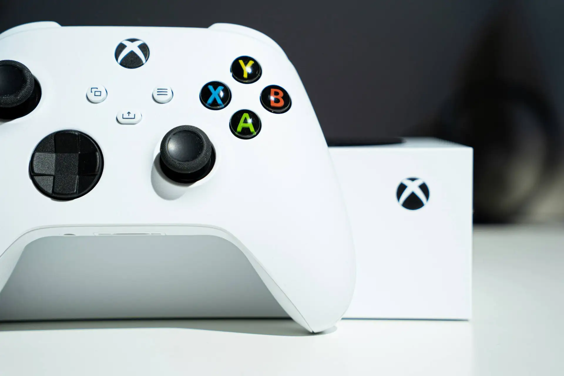 Microsoft готовится к крупным увольнениям в Xbox и пересматривает планы по следующей консоли Project