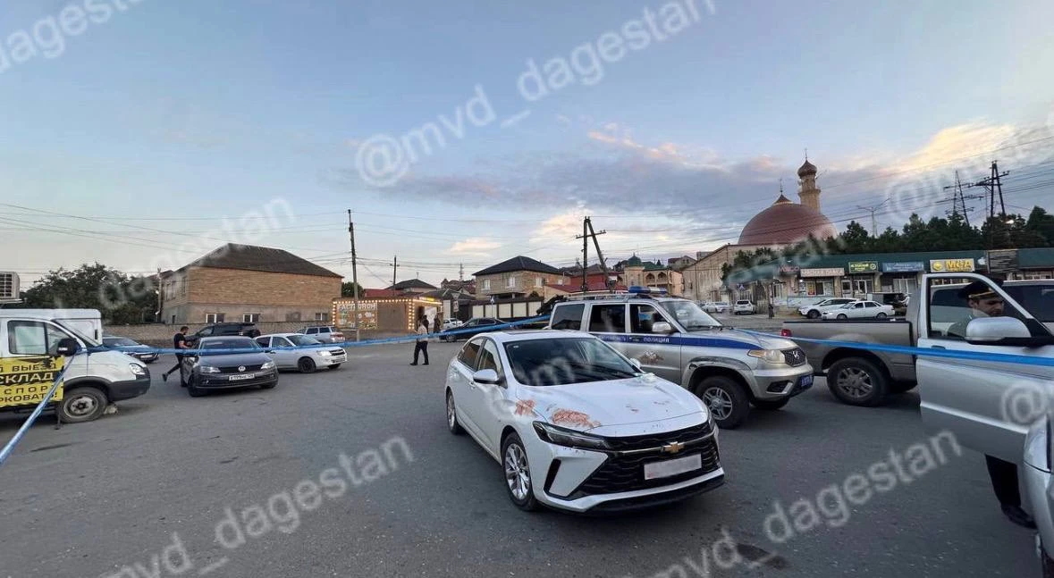 В Каспийске 16-летний пассажир ударил ножом 70-летнего таксиста, оба в больнице