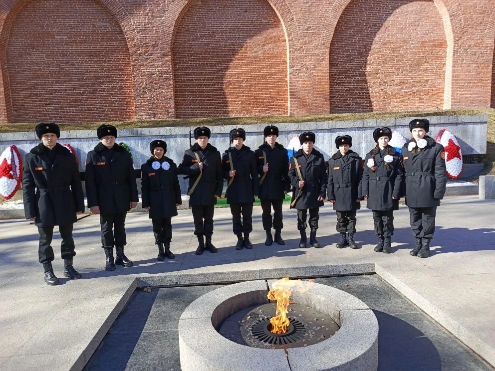 Каждый год в преддверии празднования Дня Великой Победы у мемориального комплекса "Вечный огонь слав