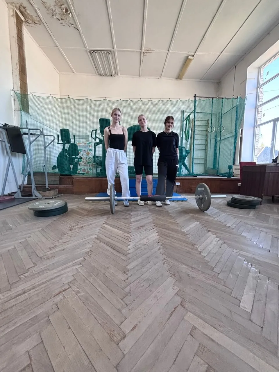 В спортивно клубе "Атлет" прошли соревнования среди девушек по силовой дисциплине ягоди...