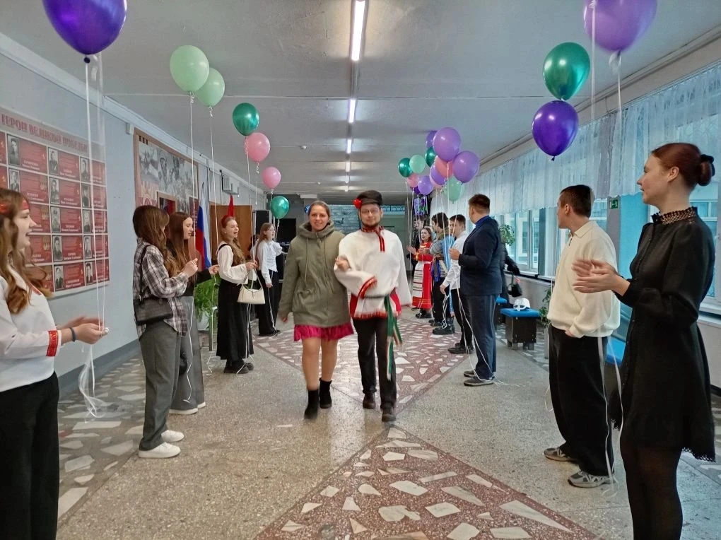 ✨🌷В преддверии 8 Марта наша школа преобразилась! С самого утра царила совершенно особенная, празднич