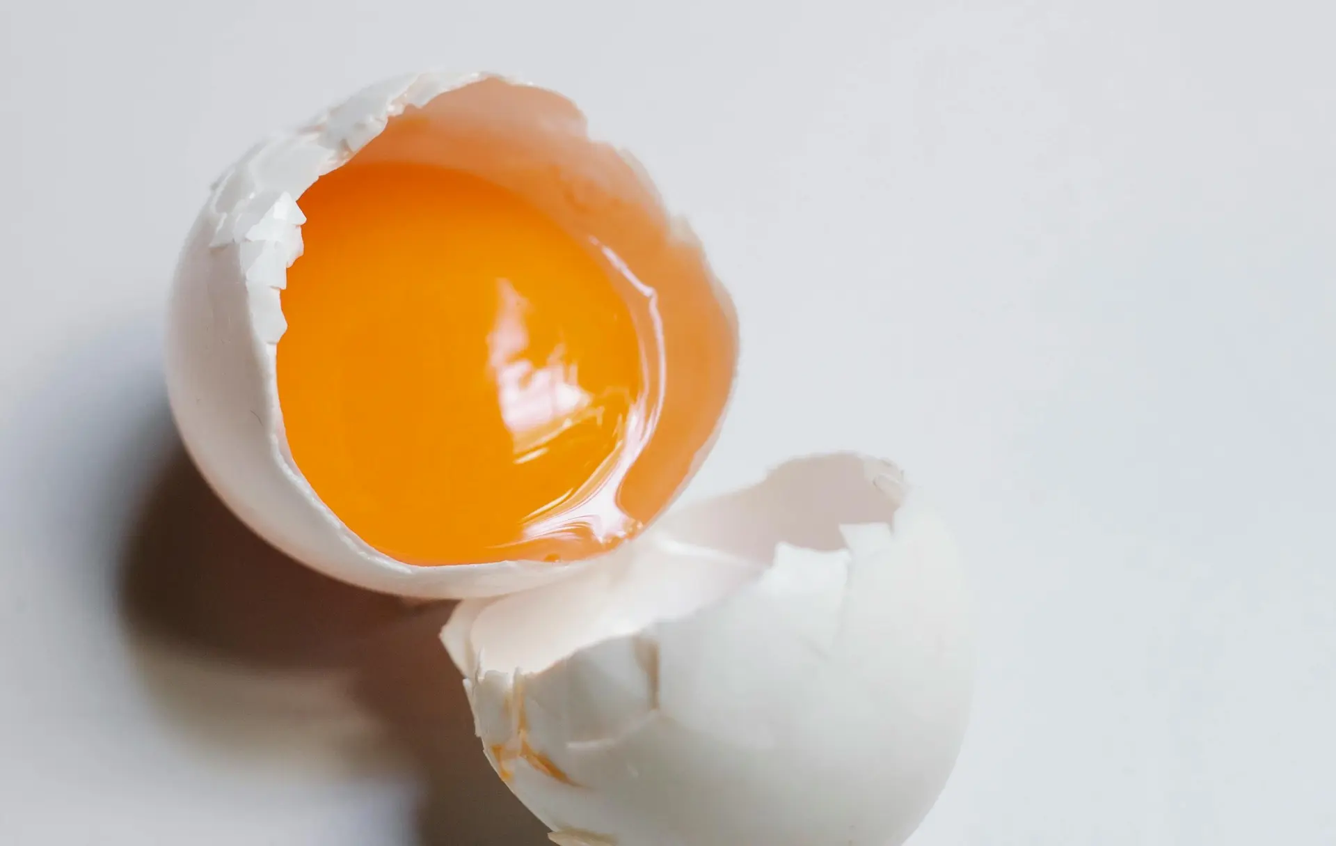 От чего зависит окраска желтка? 🍳