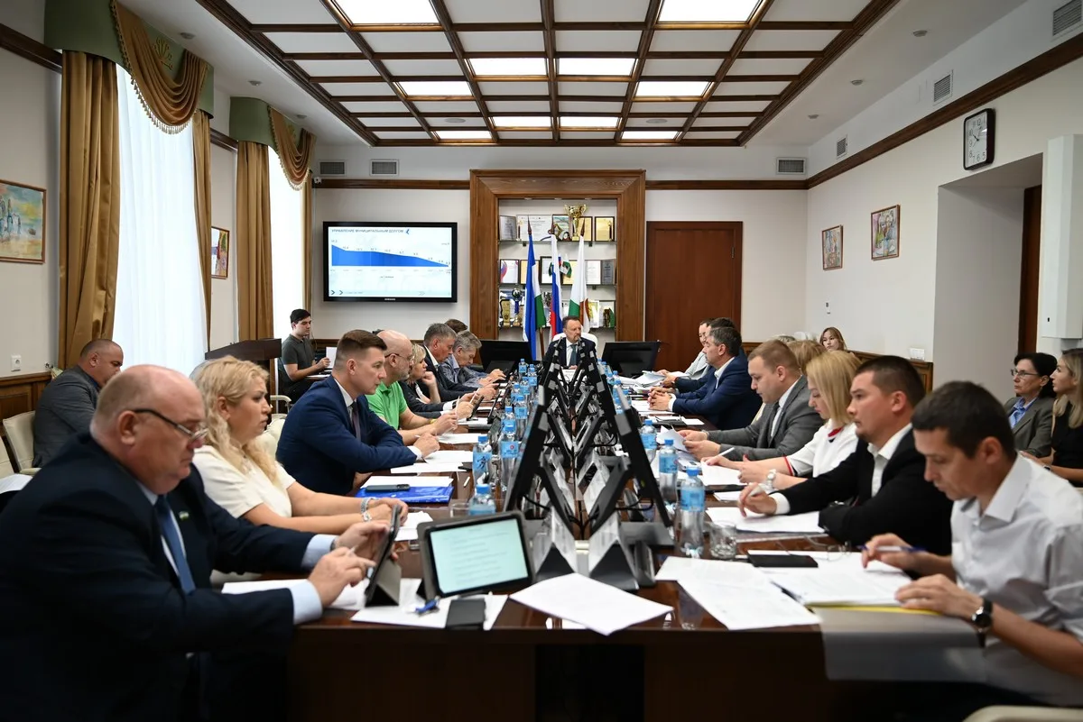 📝 Депутаты Горсовета Уфы готовятся к очередному заседанию

17 и 18 июня в городском Совете Уфы сост