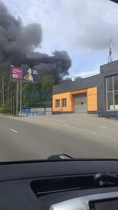 Сообщается что пожар на строительном рынке. (ул. Терешковой в Балашихе)