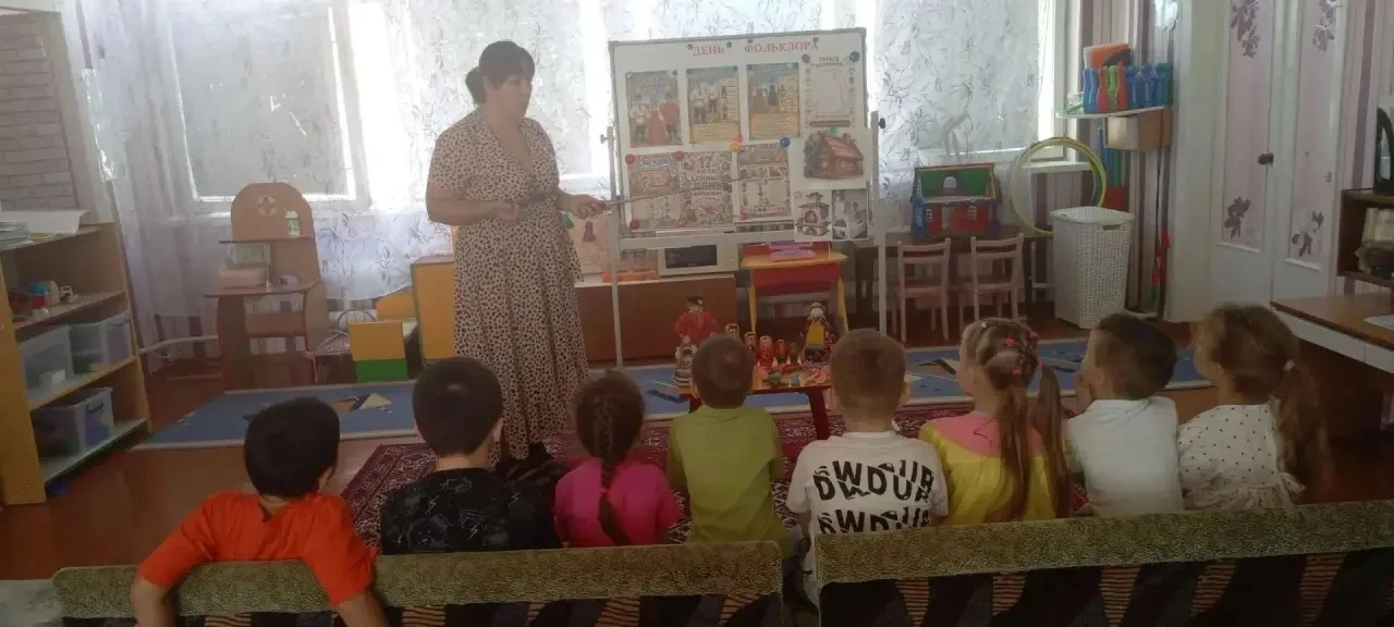 В рамках Года единства народов России, а также Дня фольклора России ( 17 июля) в средней группе √10 