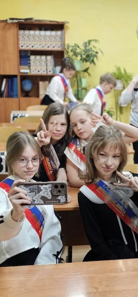Вот и прозвенел последний звонок для наших выпускников начальной школы🔔🔔🔔
Четыре года пролетели к
