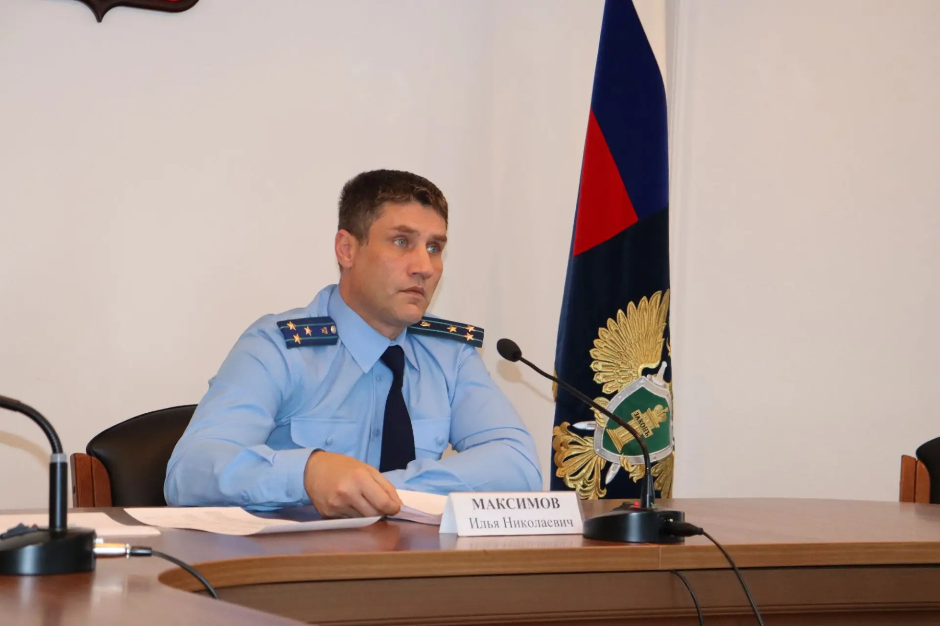 Первый заместитель прокурора Магаданской области Илья Максимов с главами муниципальных ...