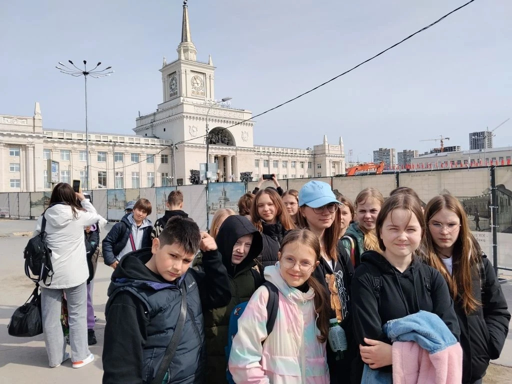 Вот это была поездка! Ученики трёх классов (6 В, 6 Б, 6 Г) вместе с классными руководителями и нашим