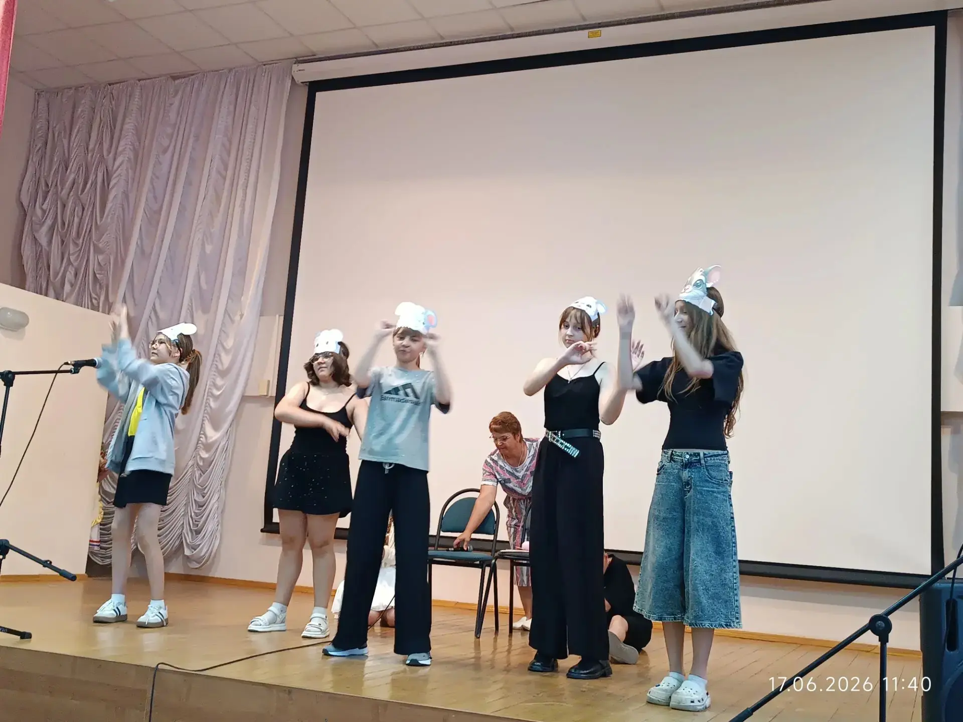☀️ДЕНЬ СКАЗОК В ЛАГЕРЕ☀️
Кто любит сказки?!
Конечно же, все! И взрослые, и дети!
Митрофановские школ