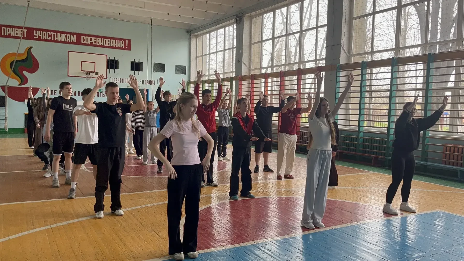 🤸‍♂️ Всероссийская Зарядка в честь Всемирного Дня Здоровья!  🤸‍♀️Сегодня, 7 апреля, наша школа присо