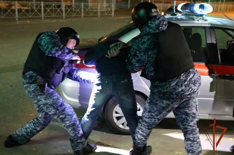 Накануне произошла драка в кировском магазине: один участник в больнице, второй — в розыске

Вечером