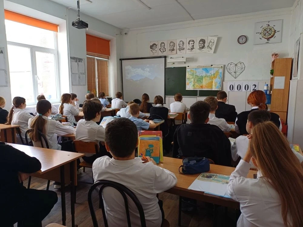 День географии в 6 классе: знакомимся с Россией!🇷🇺  ✏️На этой неделе в 6-х классах прошло увлекатель