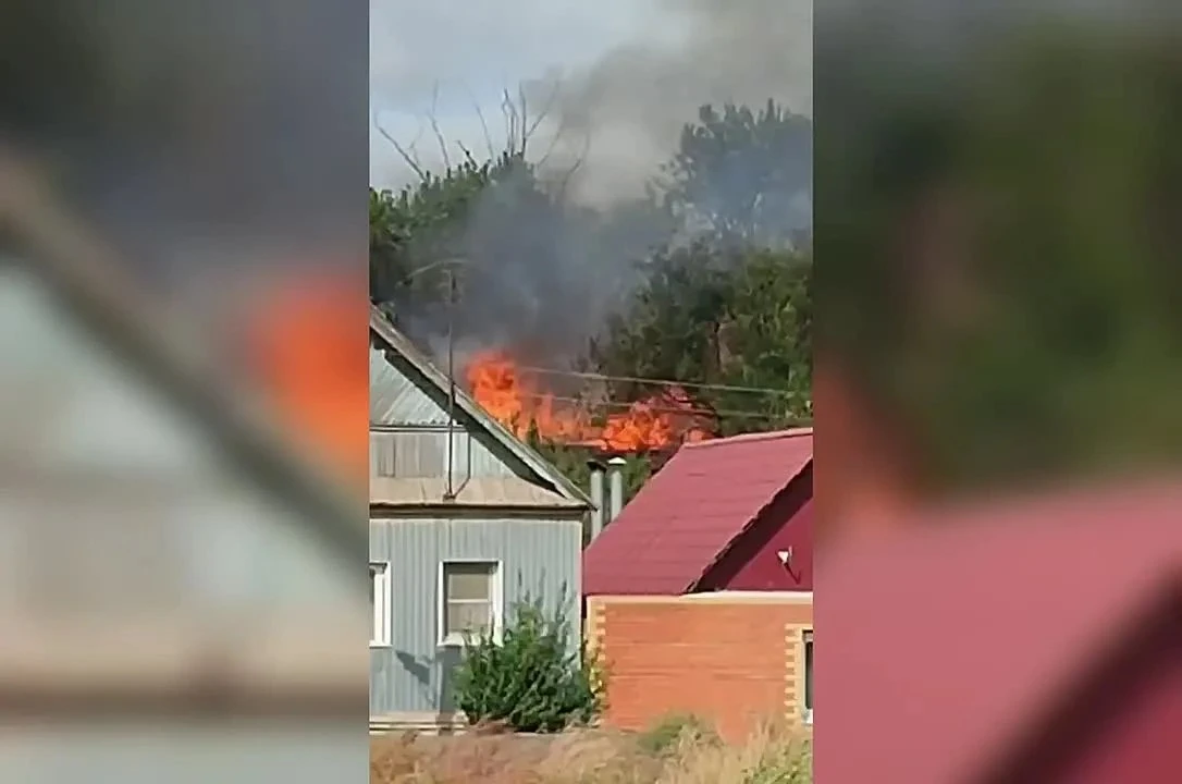 🔥Опять горит: в Красноармейском районе полыхал очередной расселенный дом Вчера около п...