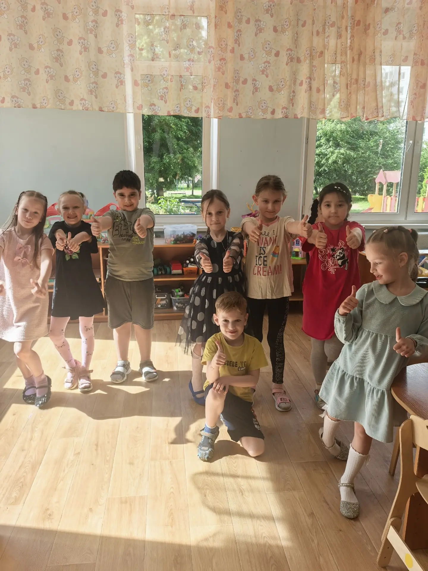 🎉 Тёплый день дружбы в группе «Одуванчики»! 🎉

Сегодня наши ребята погрузились в прекрасную тему —