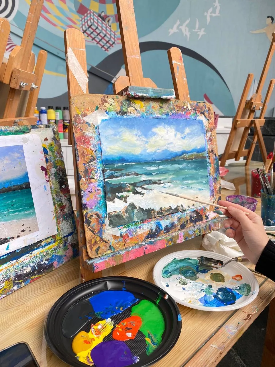 🎨 Завтра, 30 апреля, в отеле «Ялта-Интурист» стартуют мастер-классы по живописи. 🥰  Картина за один 