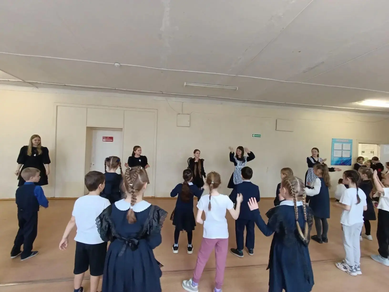 💃Сегодня во 2 корпусе в честь Дня Земли перемены стали особенно яркими и интересными ✨   Актив школы