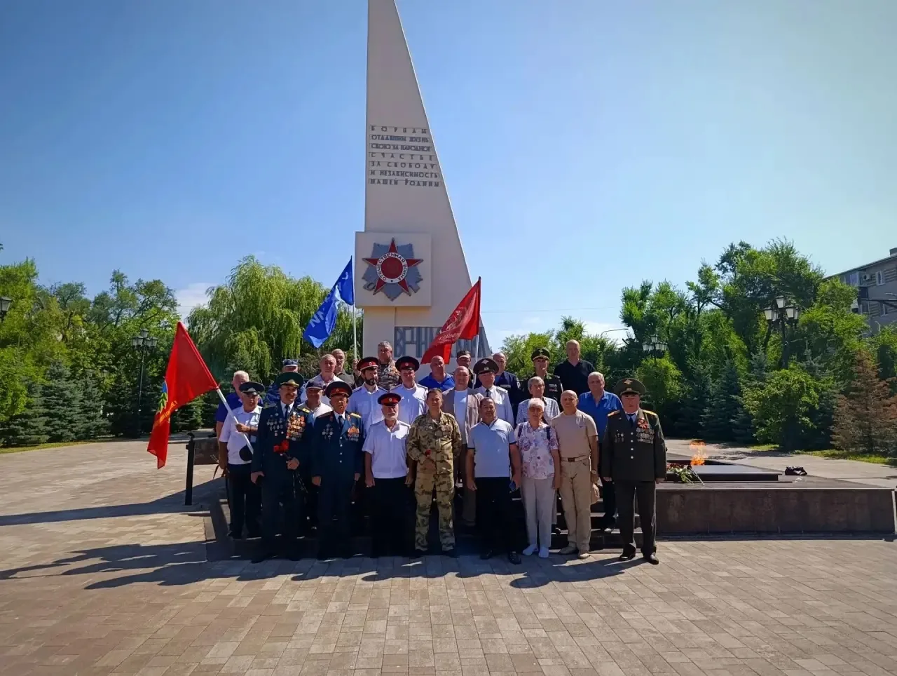Сегодня у обелиска «Вечная слава» состоялся торжественный митинг, посвящённый Дню офице...