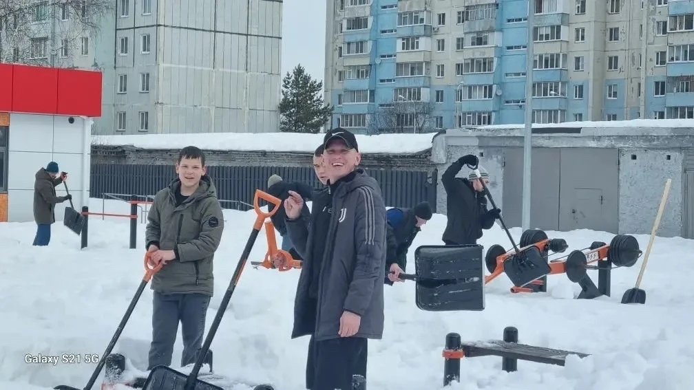 Снежный десант"- наша  замечательная традиция! Это очень значимо в период активного схода снега. Это
