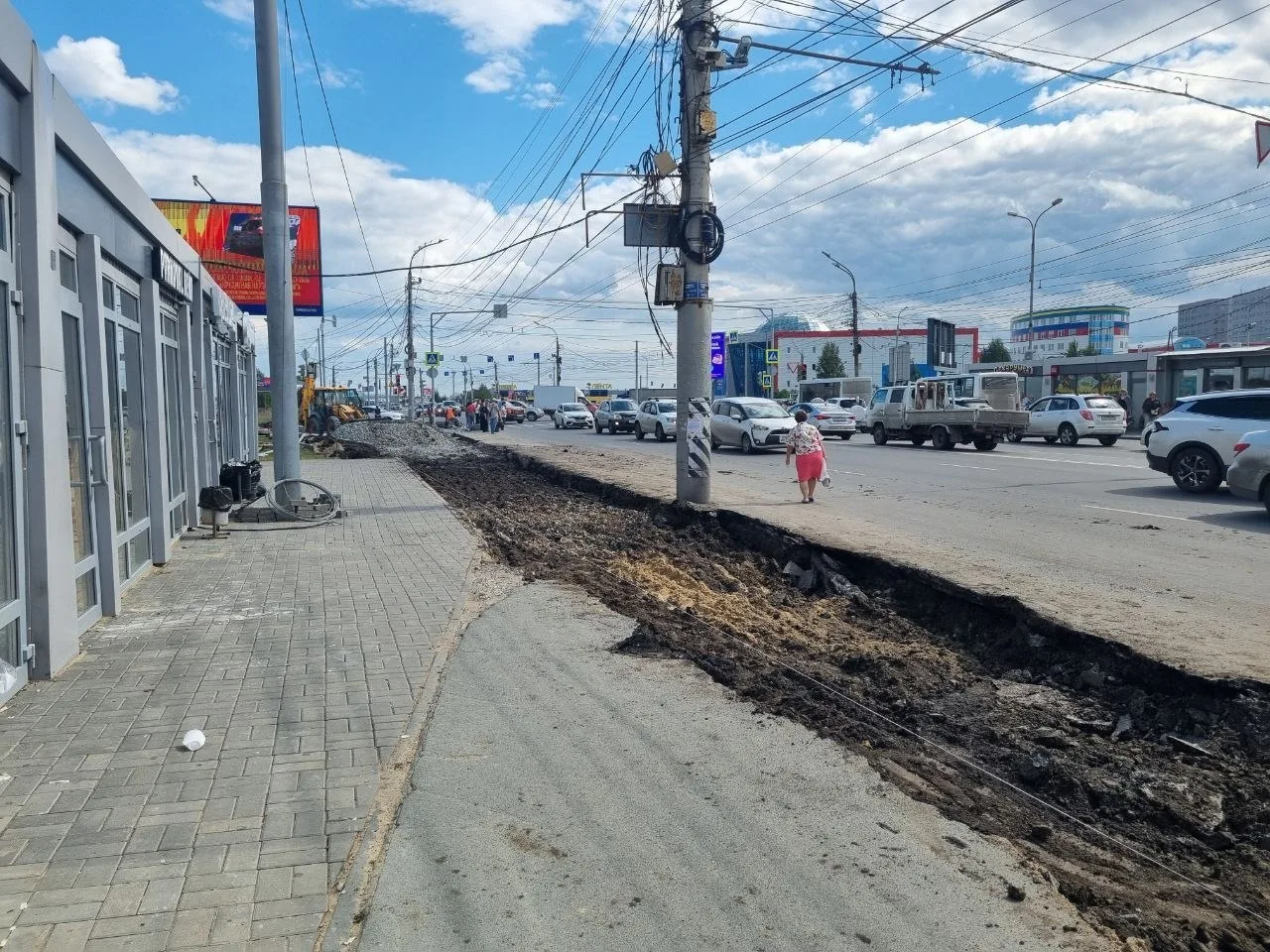 На левобережье Омска в самом разгаре реконструкция перекрестка улиц Конева и 70 лет Октября. 

Уже в