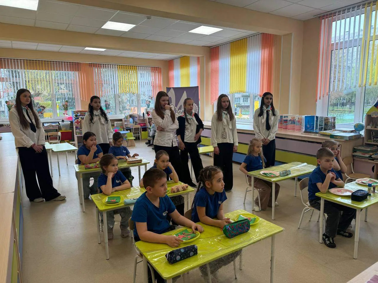 В преддверии Великого праздника Дня Победы наши ученики отправились в подшефный Детский сад №11 Невс