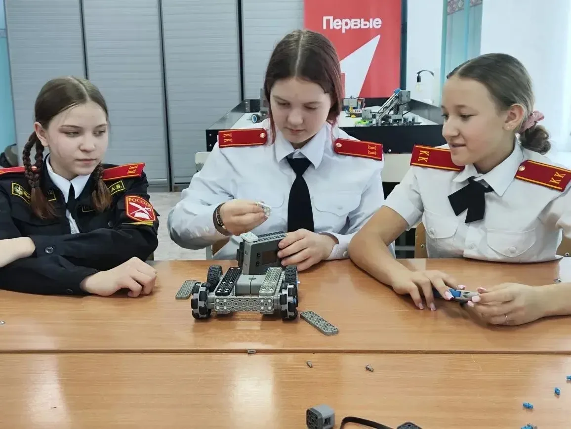 #СШ12_ДеньНауки #СШ12_НашиДетиЛучшие   🦉🚀 Территория открытий: как прошел наш День науки и техники! 