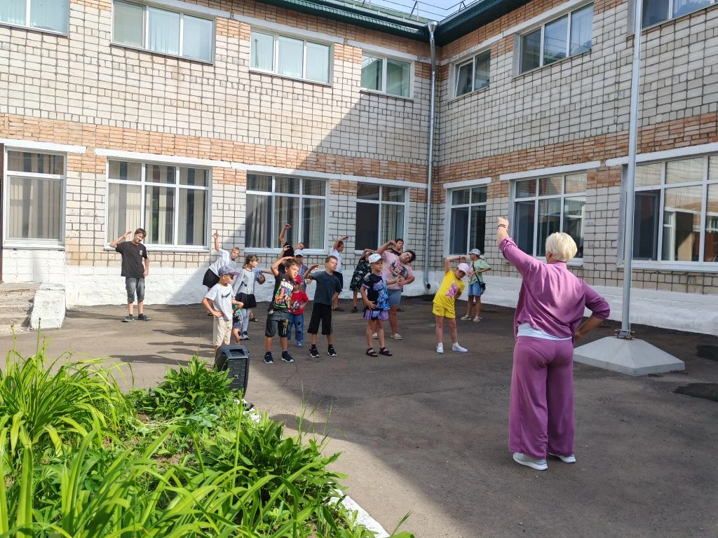 День Творчества

☀️ Бодрое утро, безопасность и семейные ценности: как прошел день в лагере с. Новог