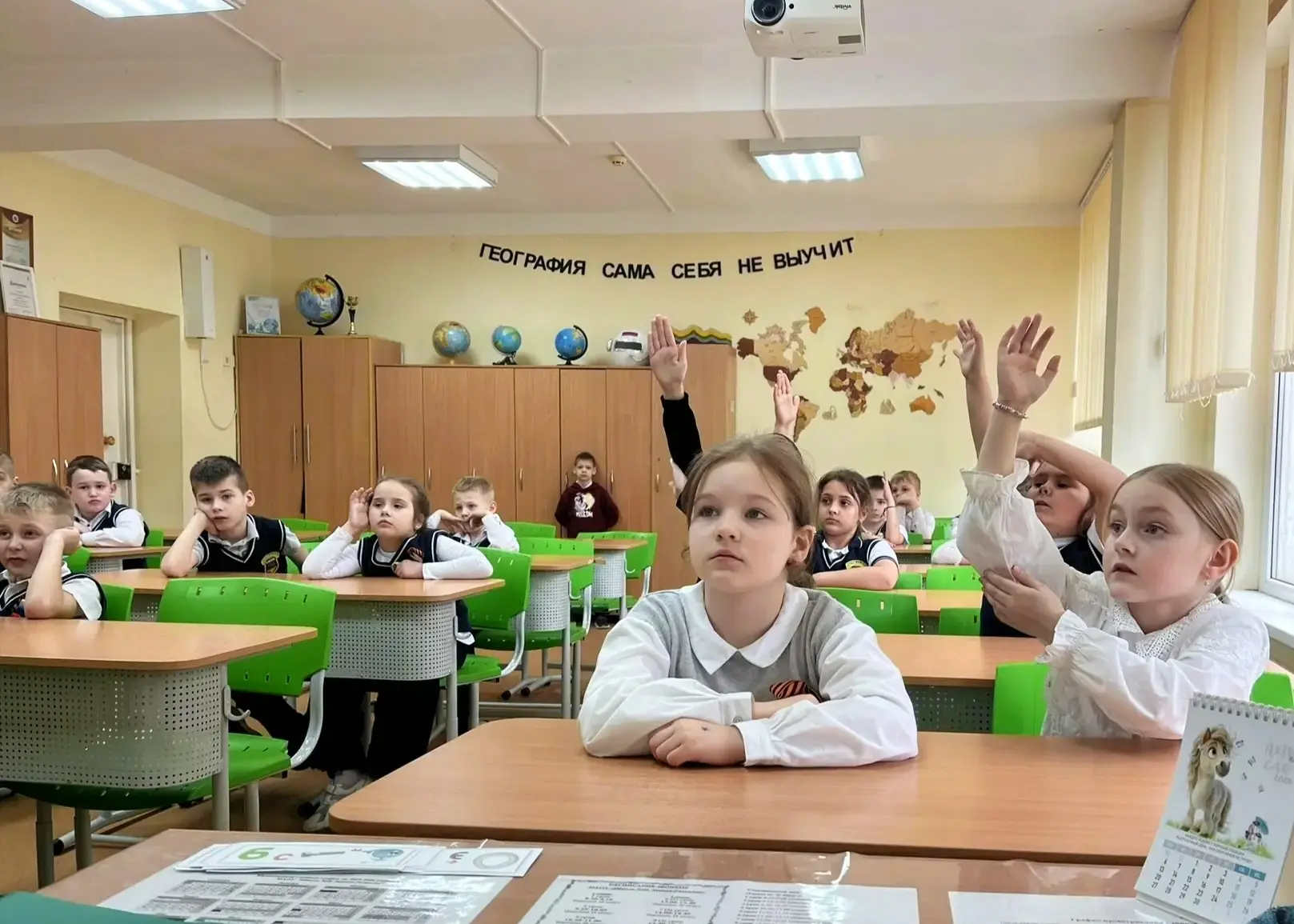 🌍🌱🧬 НЕДЕЛЯ ЕСТЕСТВЕННЫХ НАУК 🌿 Экологический урок в 1 «А»: учимся беречь планету с детства! 🌿  ✅ 24 