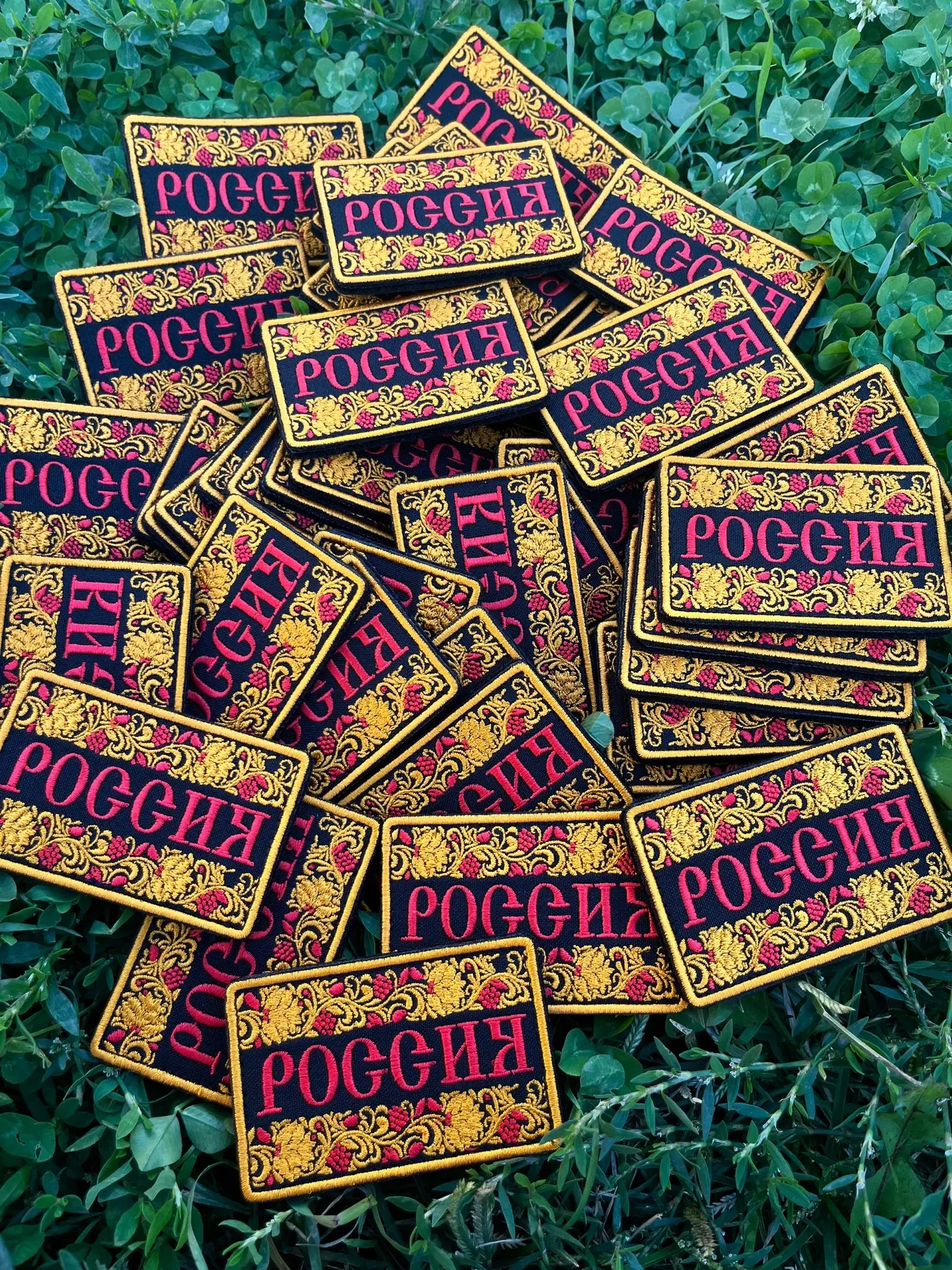 Особенно трепетно мы работаем над патриотической символикой. Когда к нам приходит заказ...