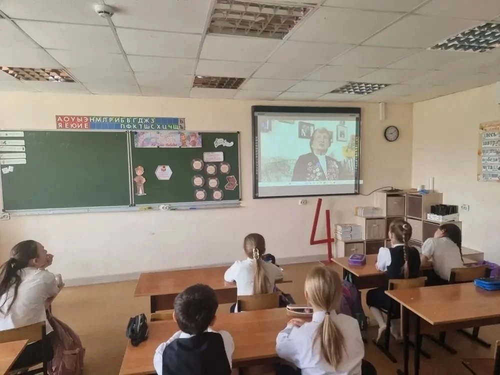 🎶 Сегодня, 4 мая, в нашей школе прошли «Разговоры о важном» на тему: «Песни о войне. Ко Дню Победы».